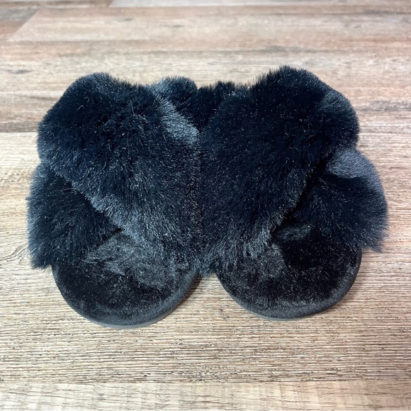 Luxurious Faux Fur Slippers - Black - Picture 6 of 6